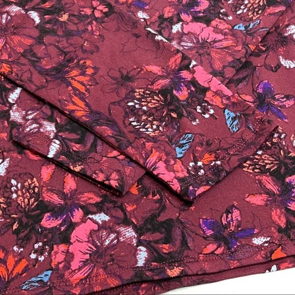 Guess NWT LS dulce cut out top in hyper bloom Pinot noir size M - Picture 9 of 16